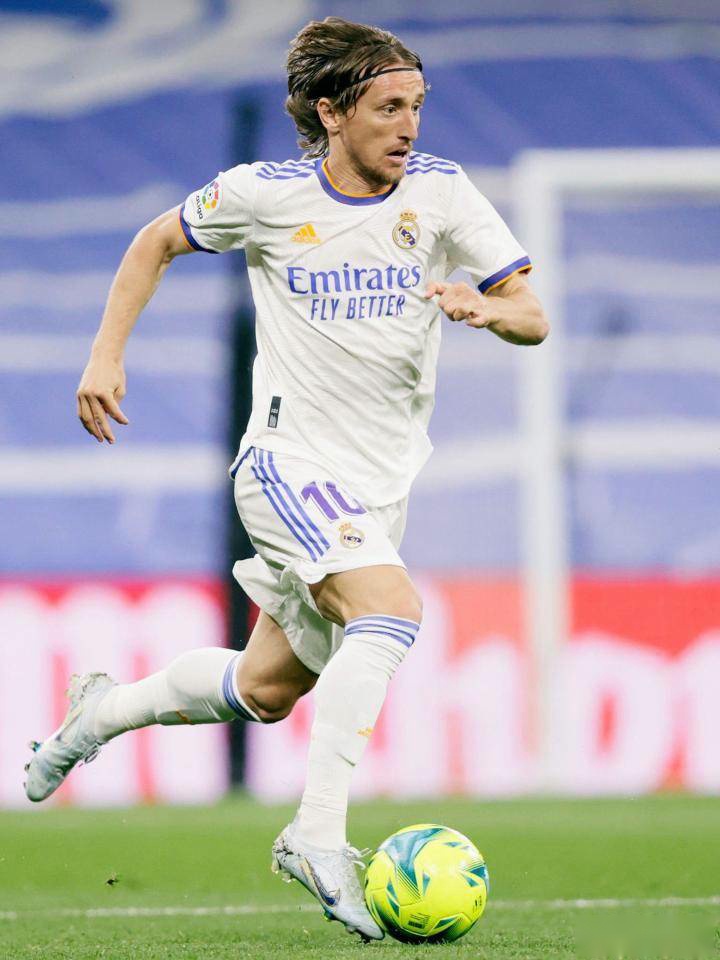 足坛一夜动态：曼城豪取19连胜，巴萨逆转马竞，纽卡热刺互相伤害