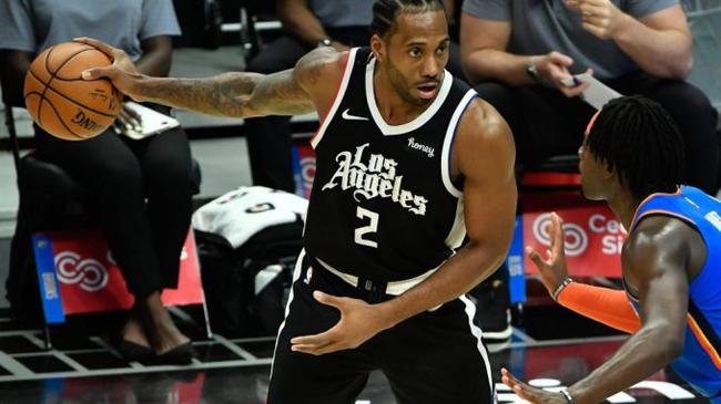 在球场上挥 在球场上挥